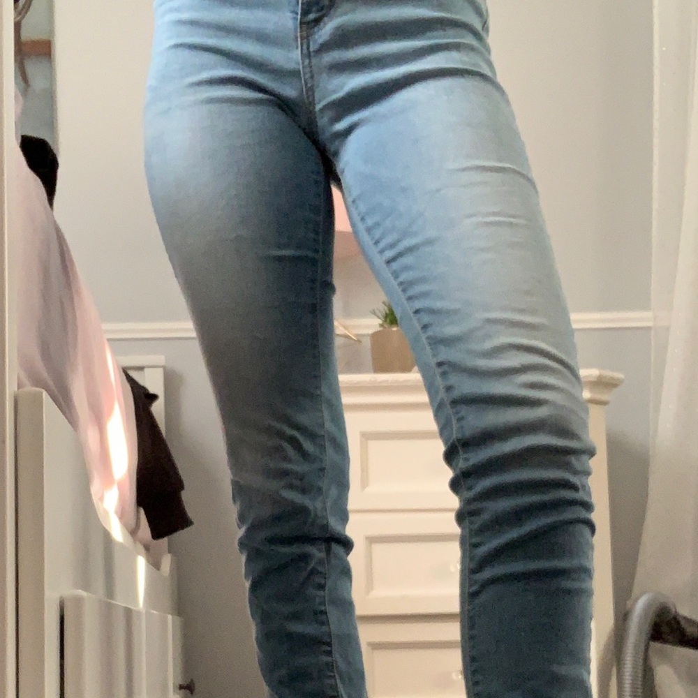 Light washed skinny jeans
